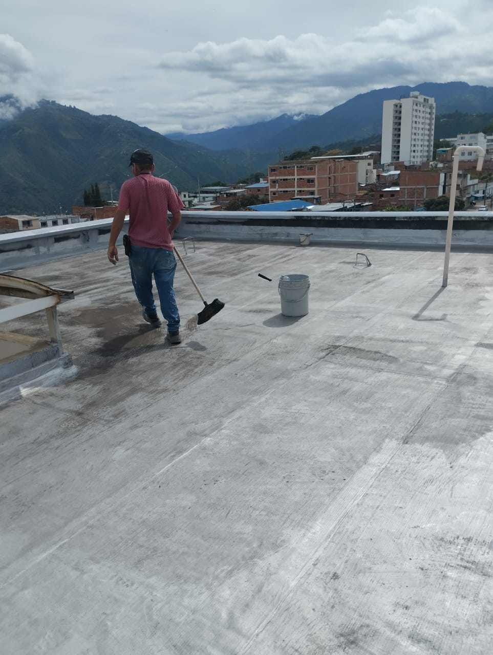 Impermeabilización de techo antes y después de la ejecución. - Antes
